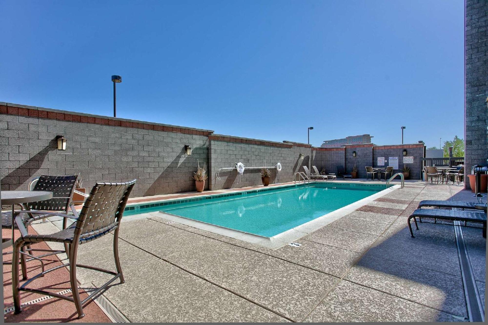 Hampton Inn & Suites Scottsdale At Talking Stick Exterior photo